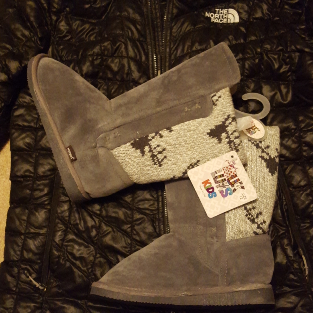 NWT kids Muk luks grey boots size 12
